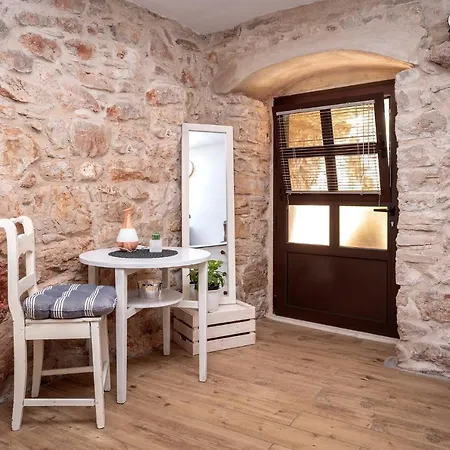 Heritage Stone House Retreat -free Parking