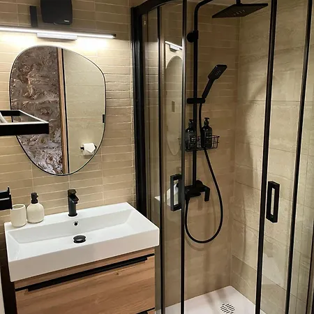 Heritage Stone House Retreat -free Parking